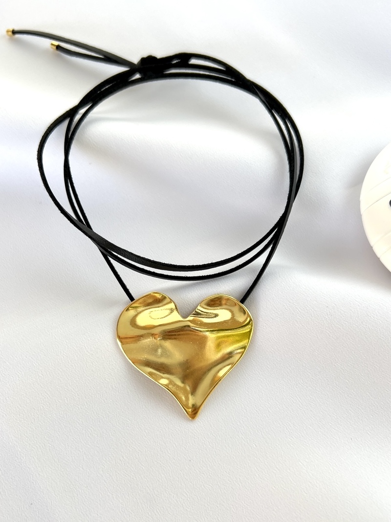 Gold Heart Choker
