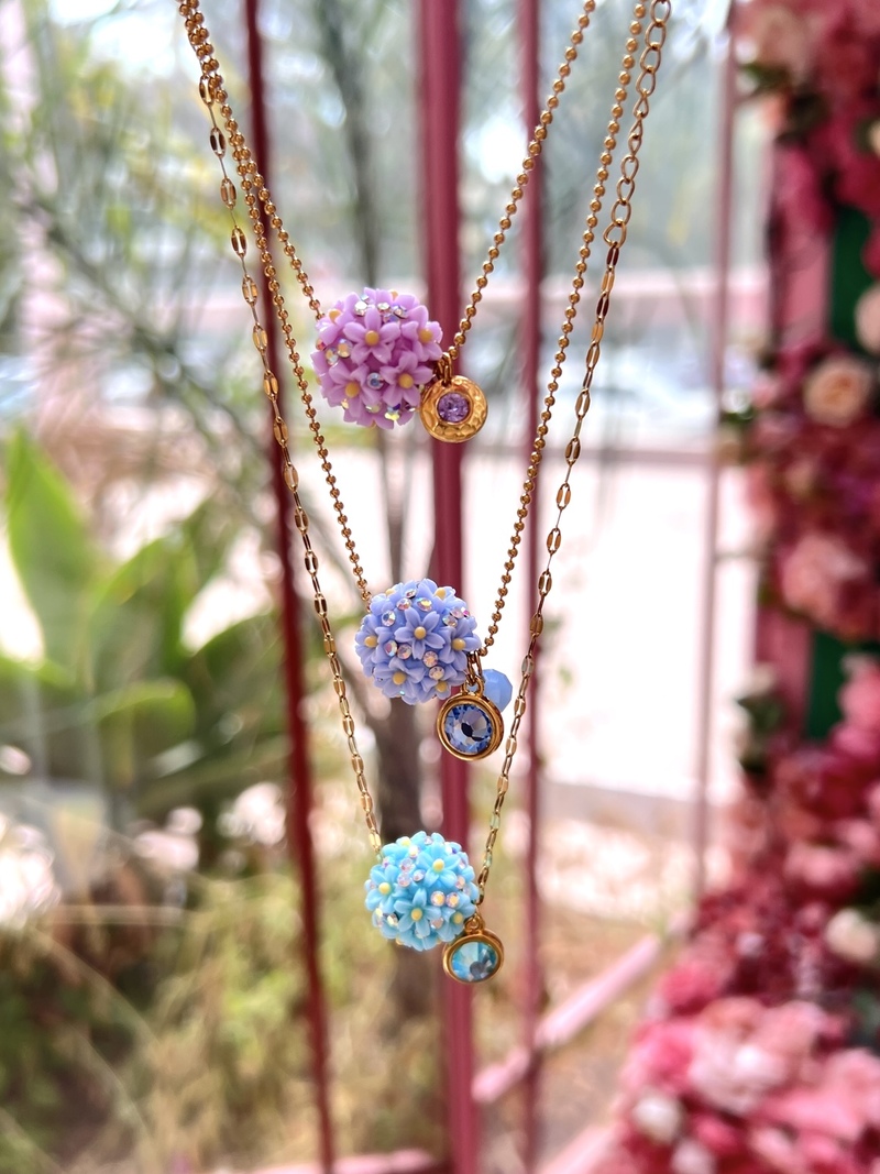 Sparkly Flower Necklace