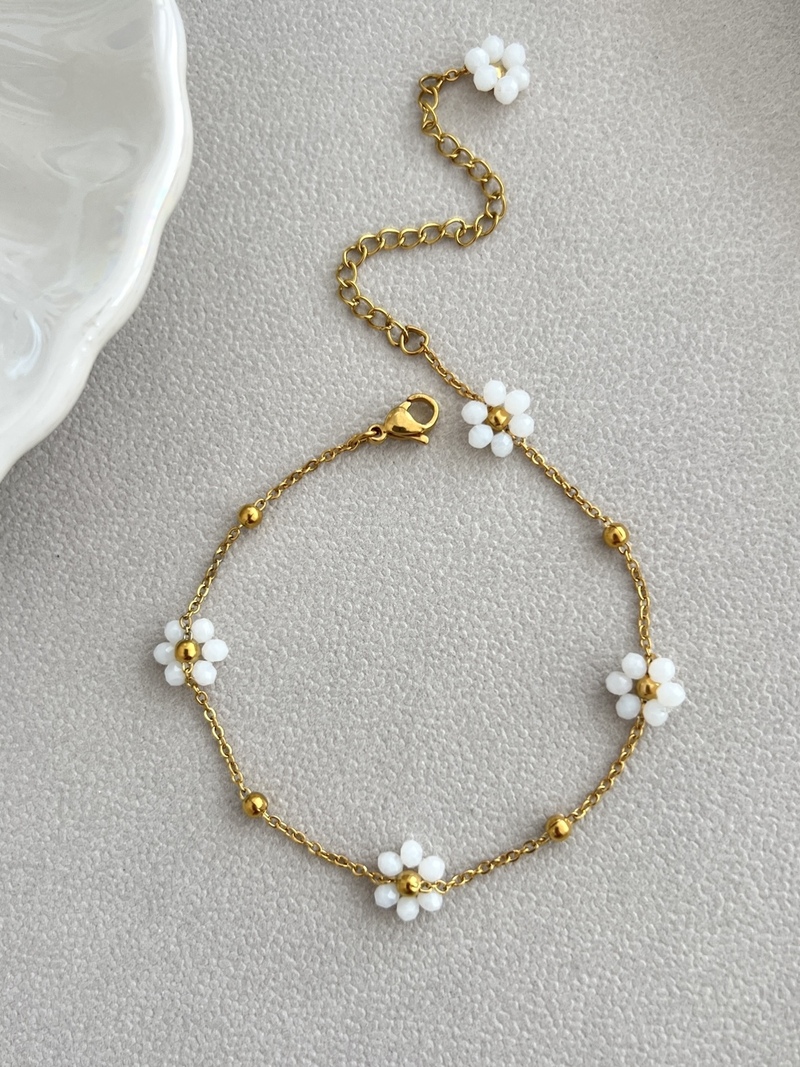 White Daisies Anklet