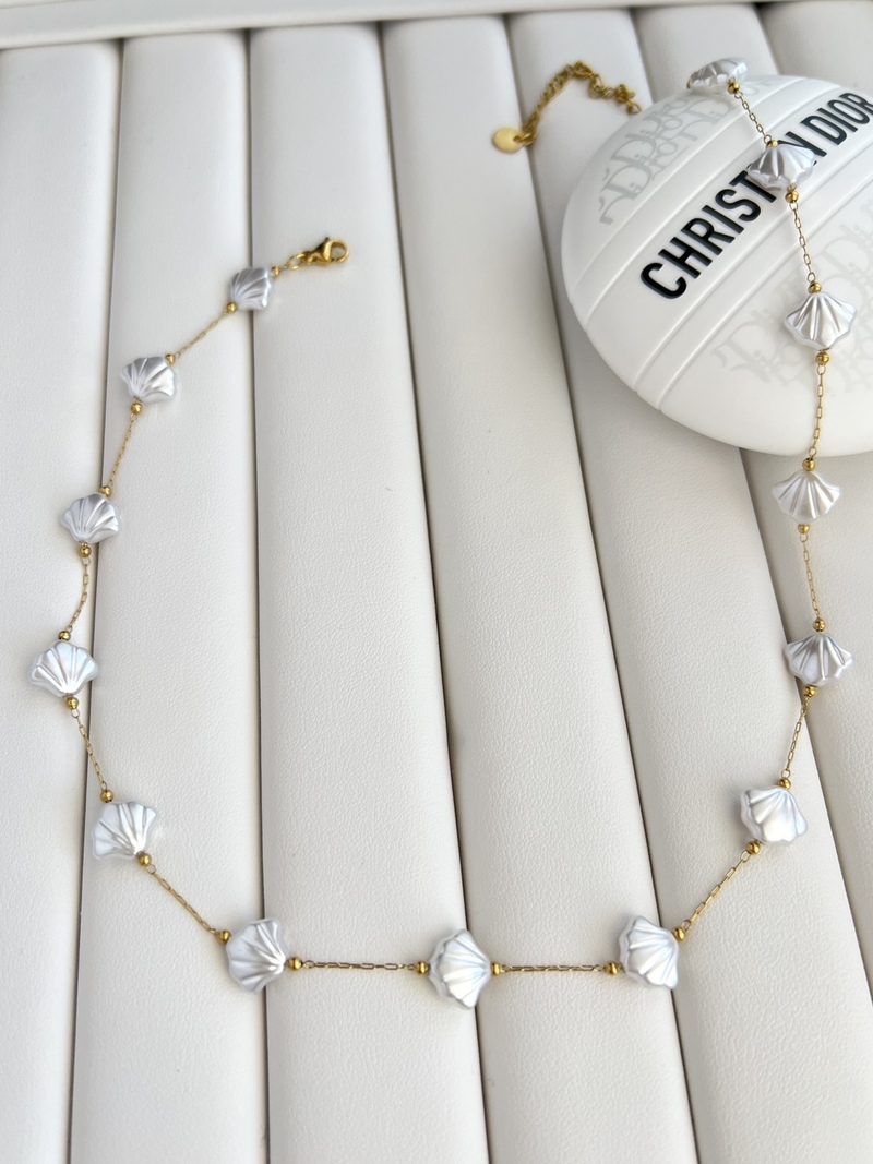 Pearly Shell Chain