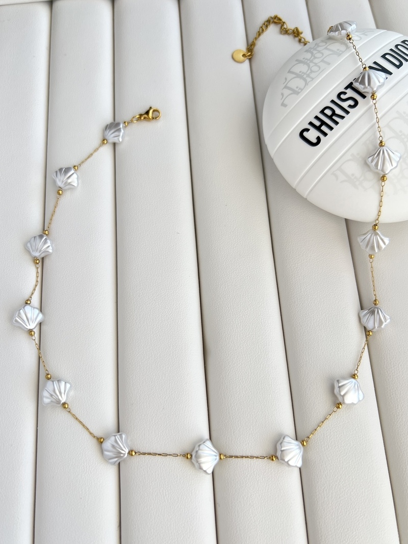 Pearly Shell Chain