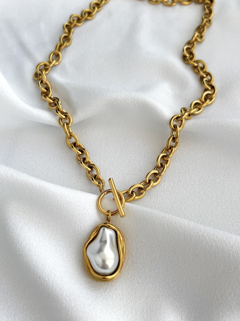 Chunky Pearl Necklace