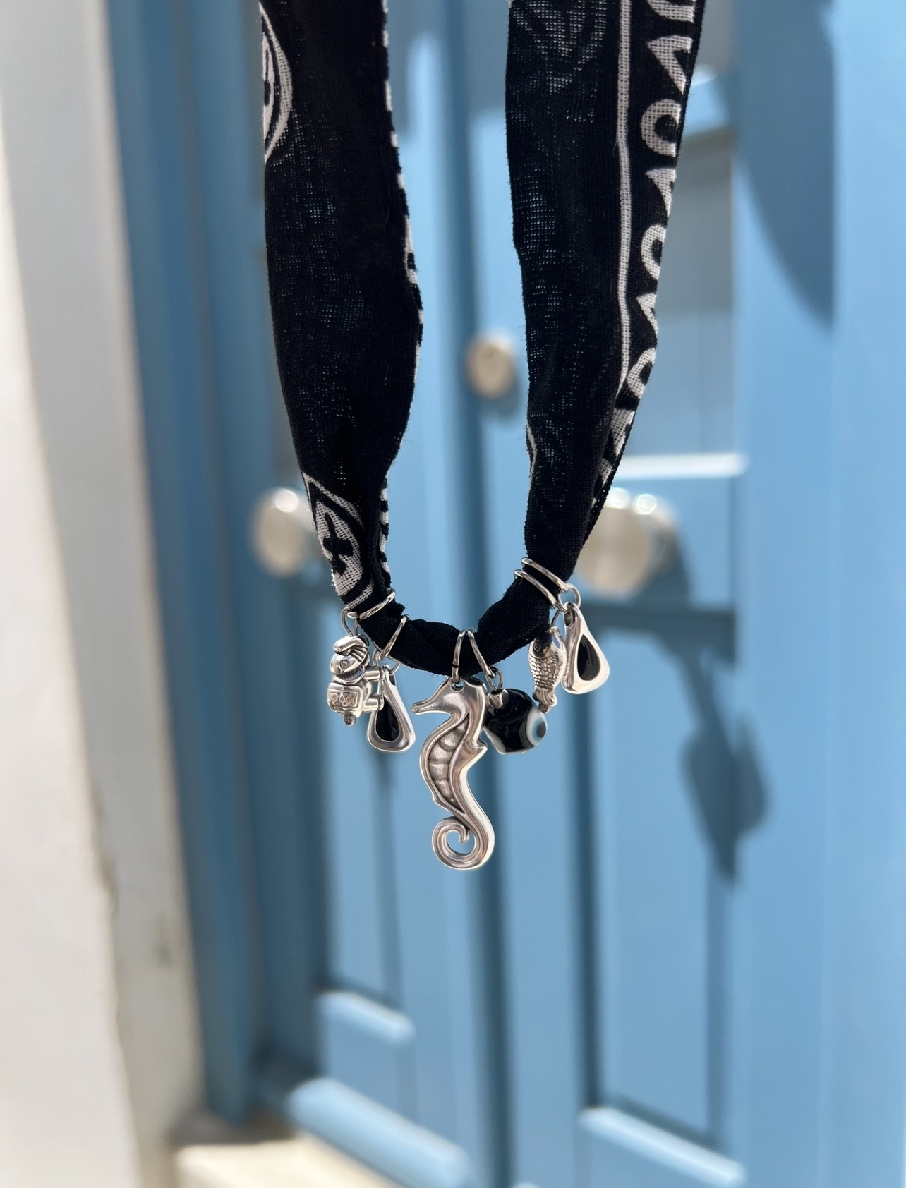Screenshot Silver Bandana Necklace - Image 1
