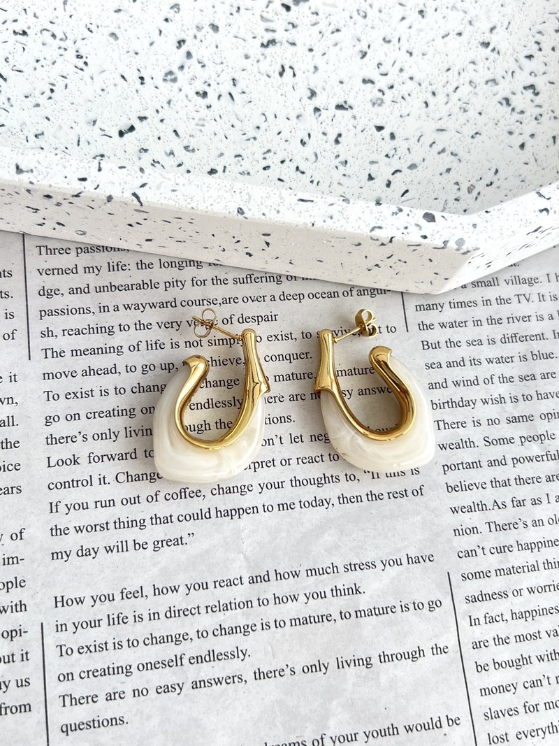 Milky Earrings