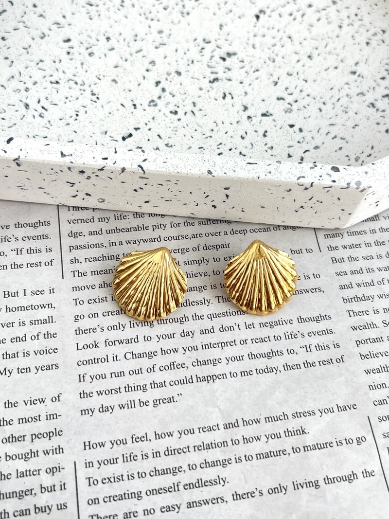 Golden Scallop Earrings