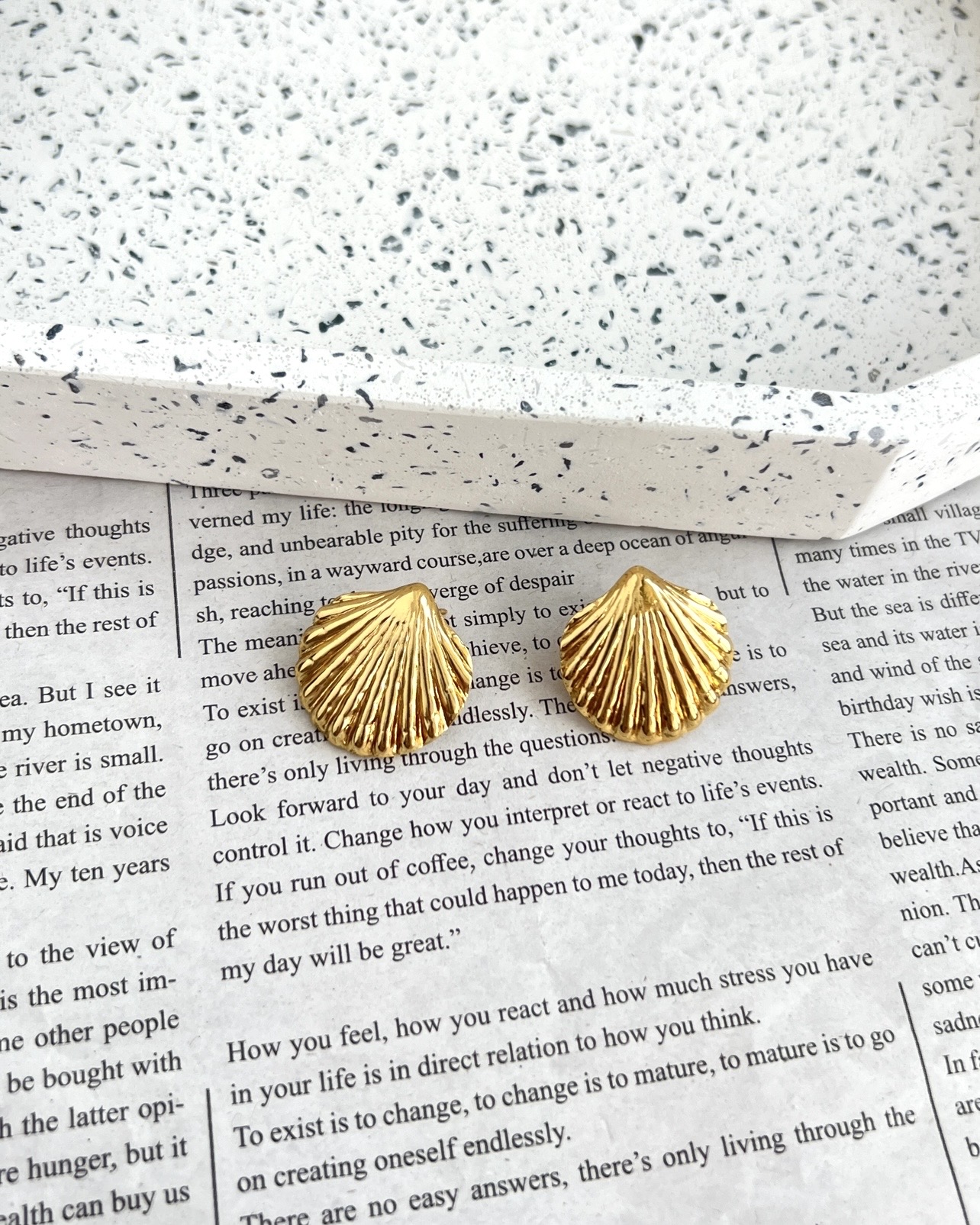 Screenshot Golden Scallop Earrings - Image 1